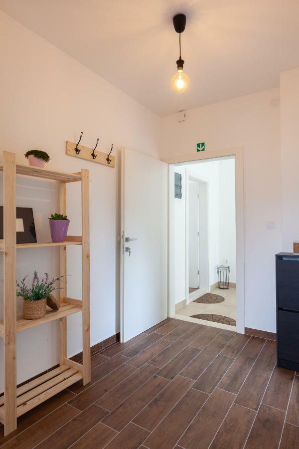 Kvasina Apartments Zadvarje Exteriör bild