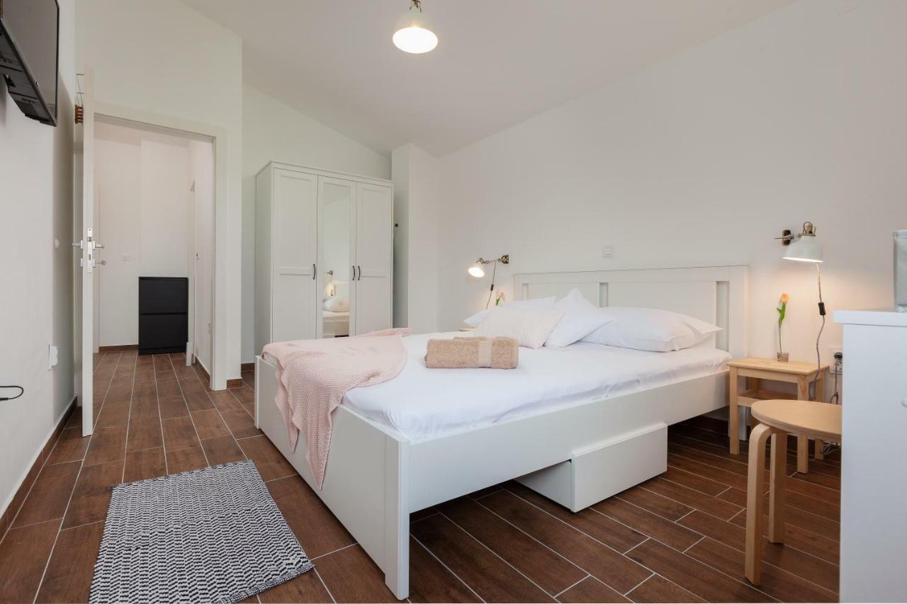 Kvasina Apartments Zadvarje Exteriör bild